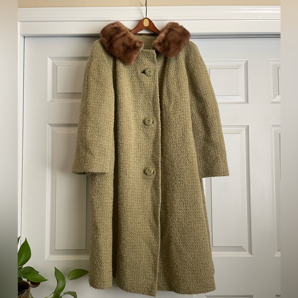 Vintage Green Coat with Brown Fur Collar